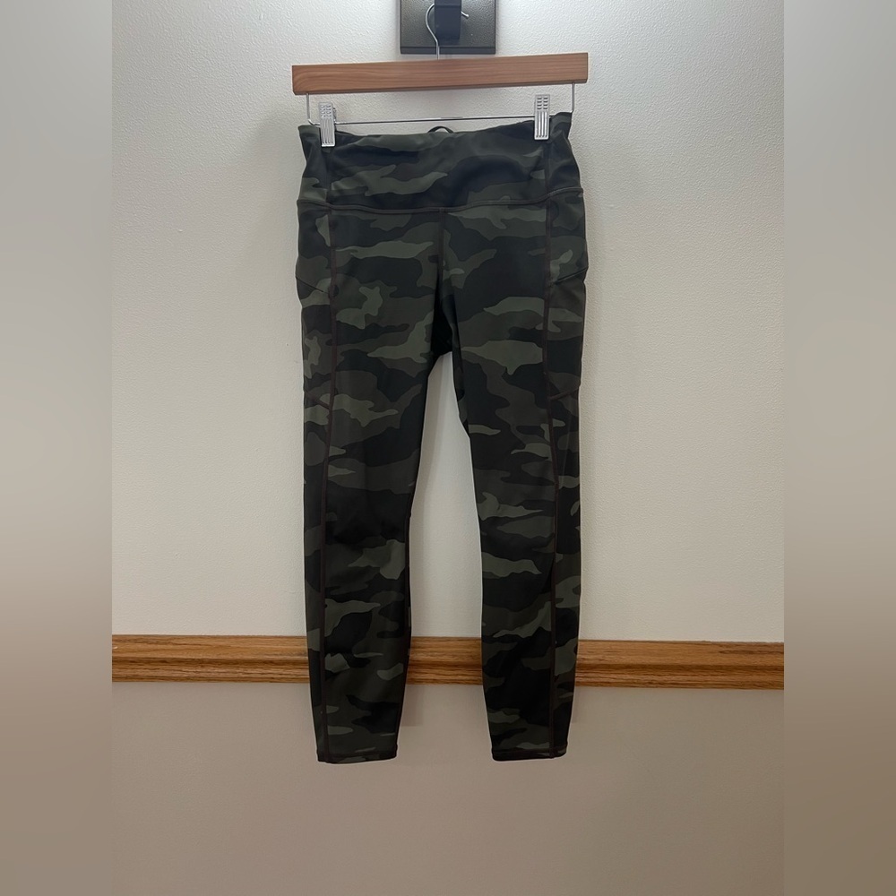 Athleta Camo Leggings in Black and Gray - Picture 4 of 9